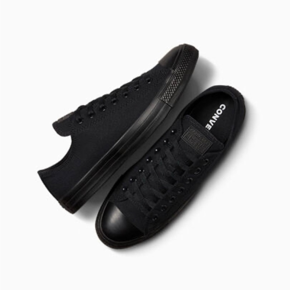 Chuck Taylor All Star Classic unisex low top black monochrome size 4 men 6 women